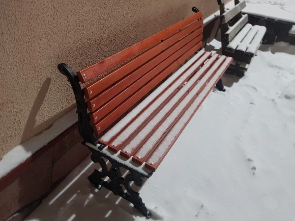 Скамейка чугунная «Ампир» без подлокотников 2,0 м (2 опоры)